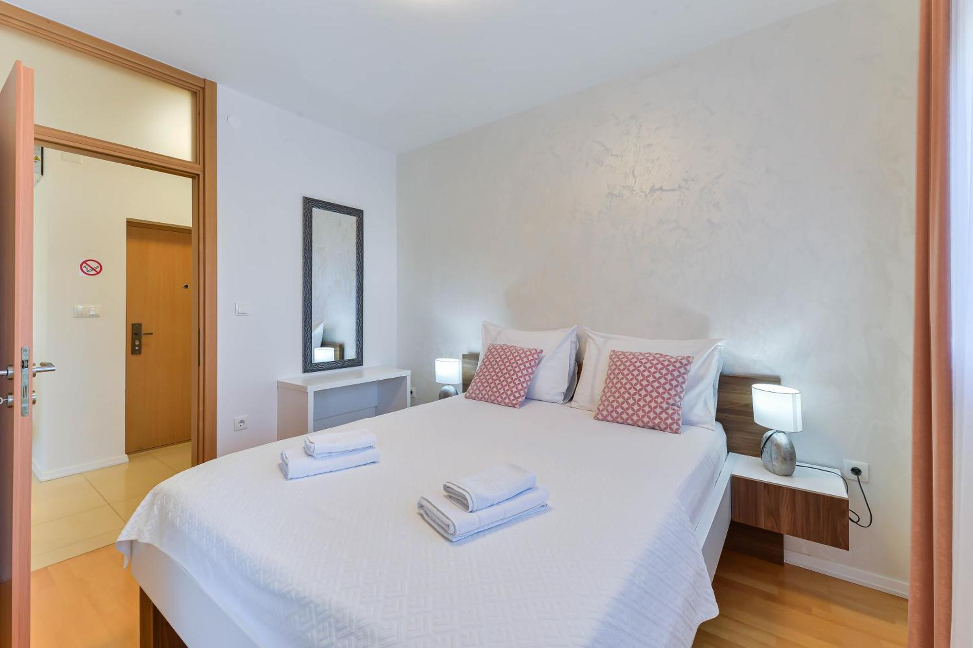 Apartments Laura 1 普利拉卡 外观 照片