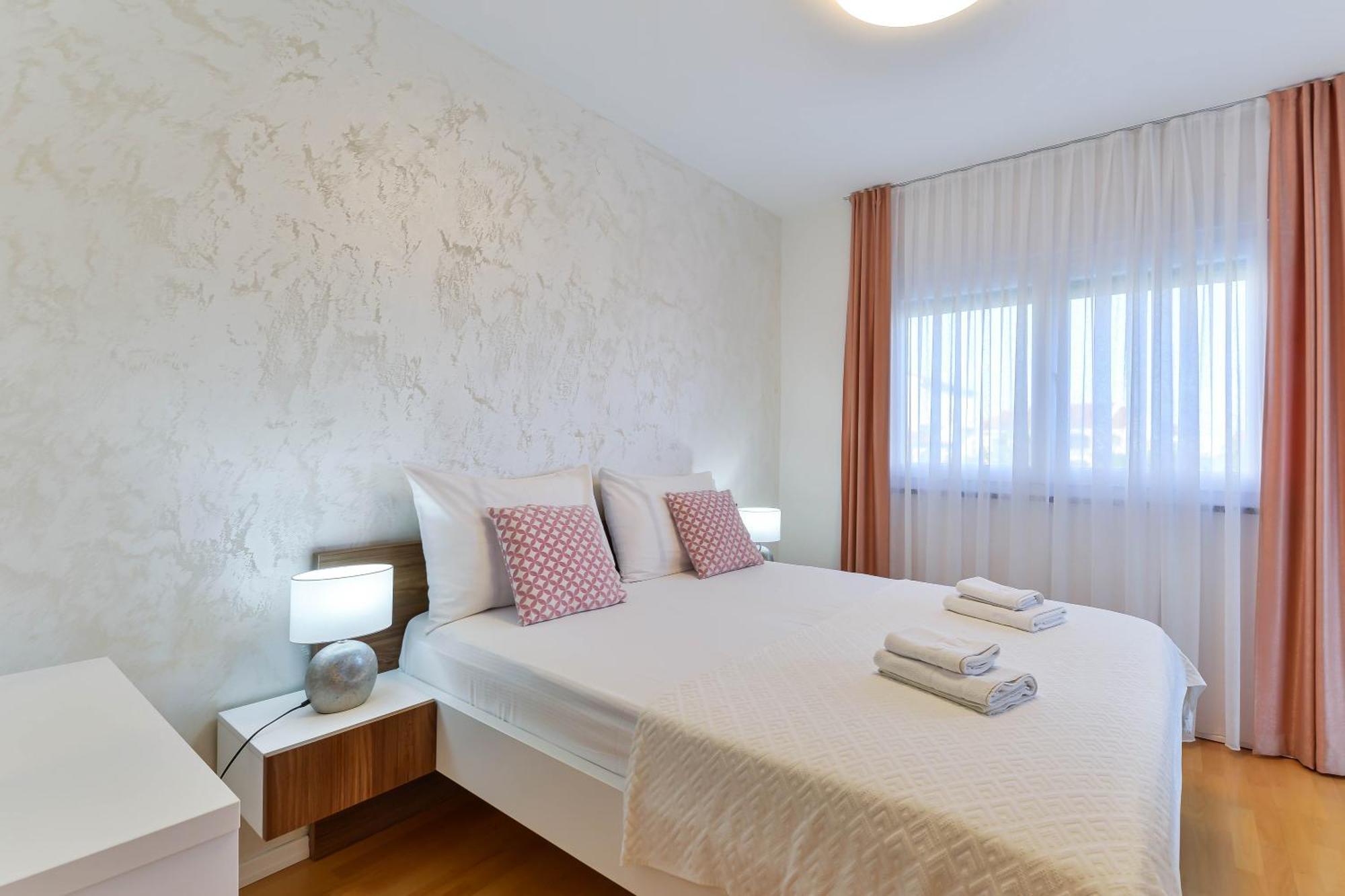 Apartments Laura 1 普利拉卡 外观 照片