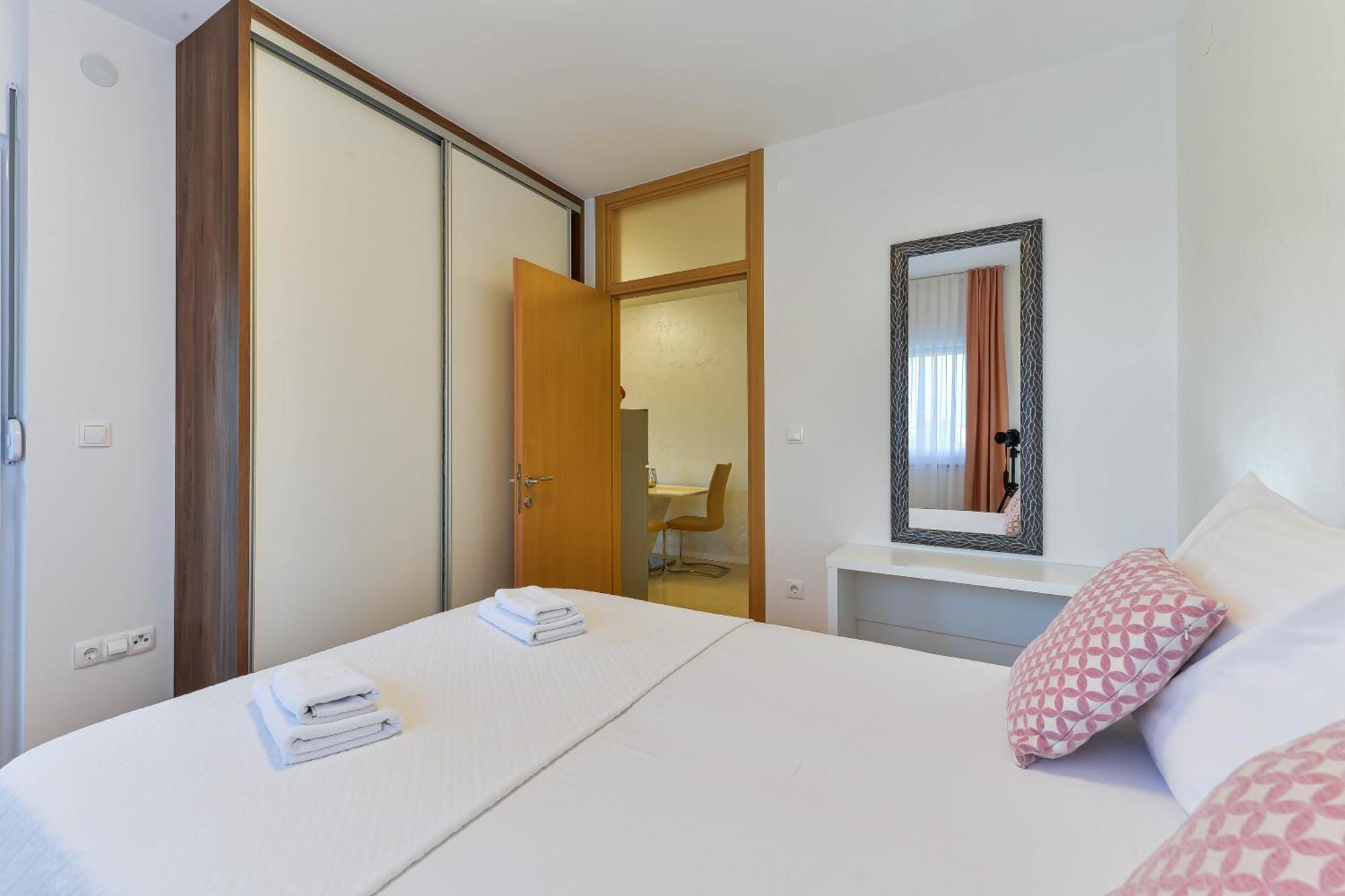 Apartments Laura 1 普利拉卡 外观 照片