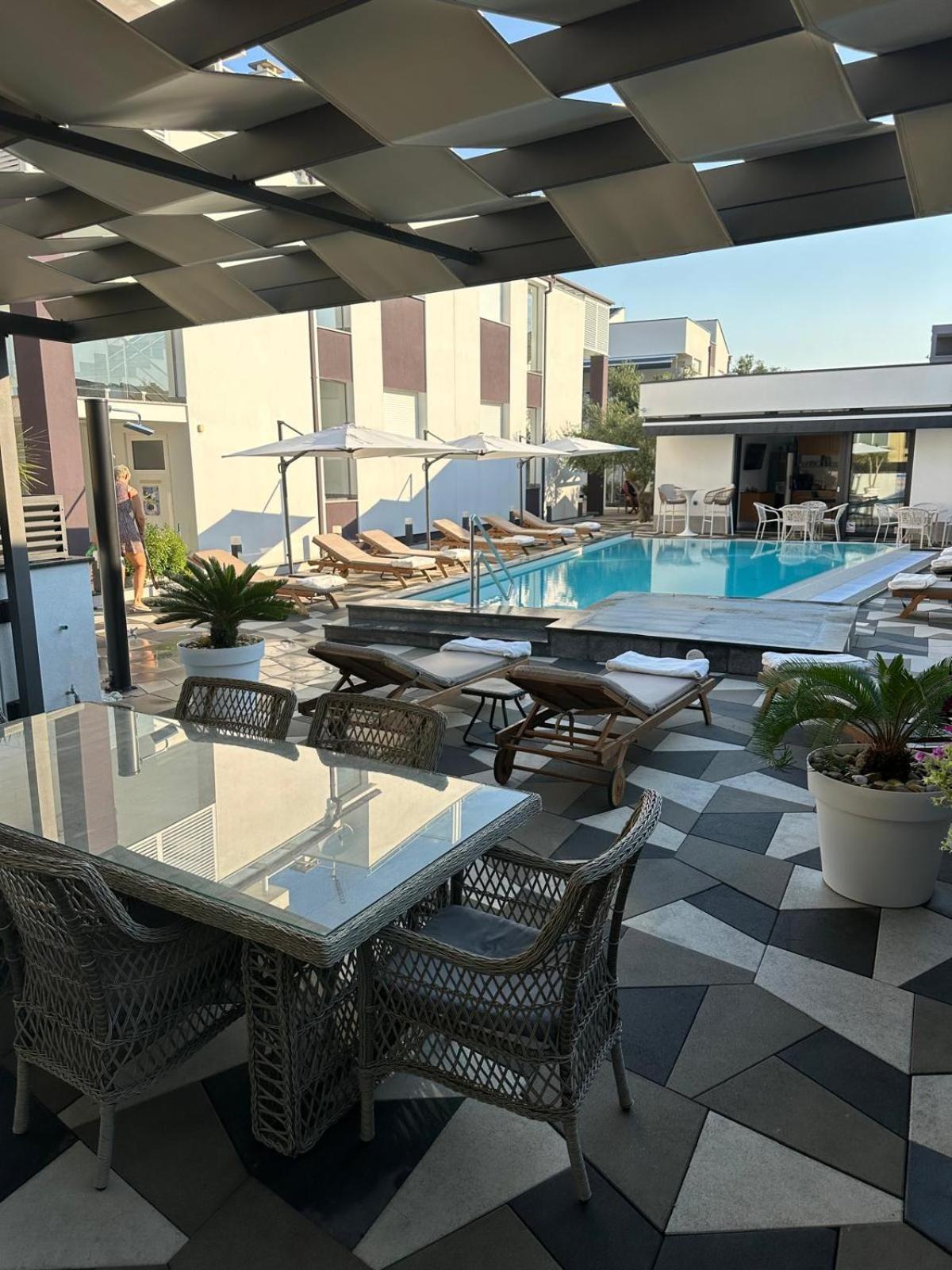Apartments Laura 1 普利拉卡 外观 照片